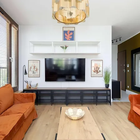 Air-conditioned With Parking And Balcony By Renters Apartamento Varsóvia