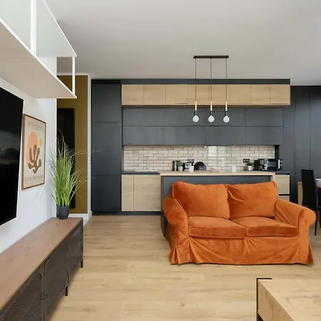 Air-conditioned With Parking And Balcony By Renters