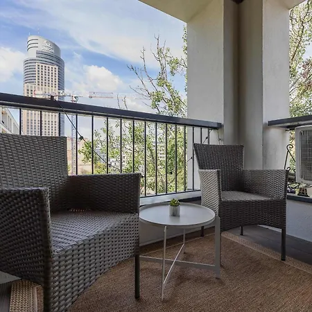 Apartamento Air-conditioned With Parking And Balcony By Renters *