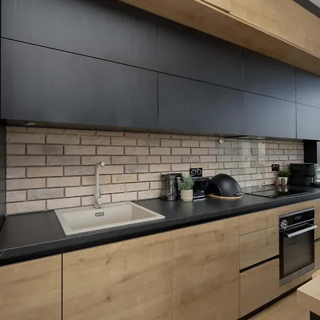 Apartamento Air-conditioned With Parking And Balcony By Renters
