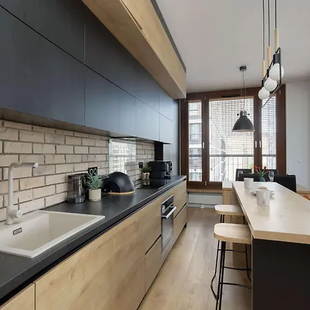 Air-conditioned With Parking And Balcony By Renters Apartamento
