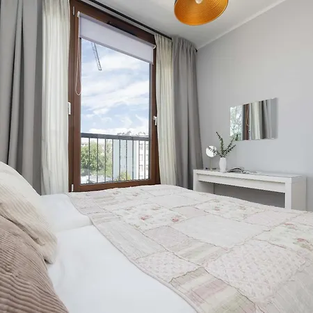 Air-conditioned With Parking And Balcony By Renters Apartamento *